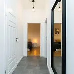 شقة Cozy, Fully Equipped In Mokotow District
