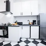 شقة Cozy, Fully Equipped In Mokotow District